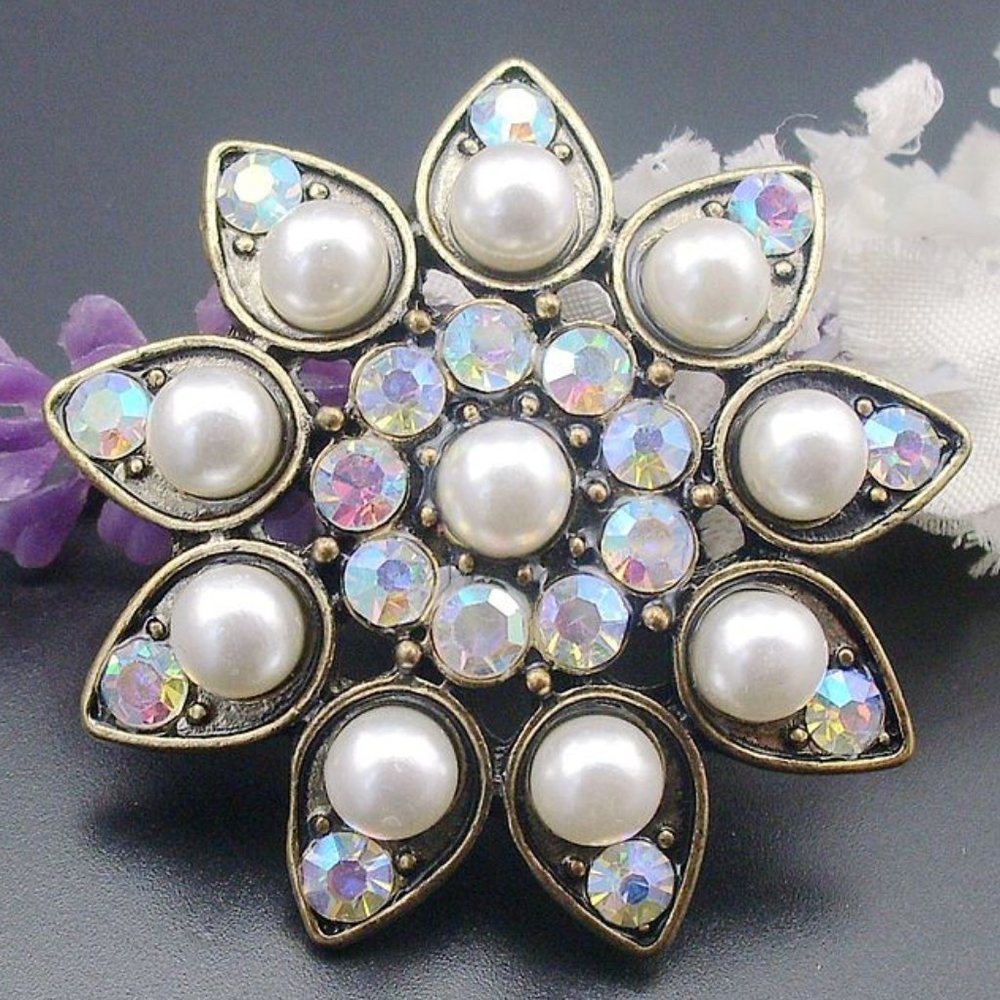 Stellar Pearl STAR Aurora 9 Point Rhinestone Pin